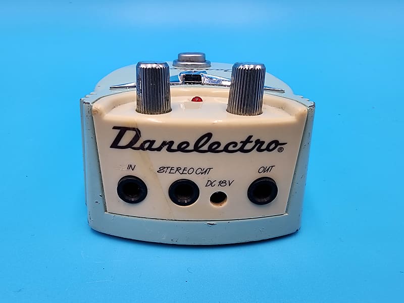 Vintage 1996 18V Danelectro Cool Cat Stereo Chorus Guitar Effect Pedal Bass  96