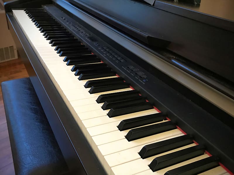 Yamaha Clavinova CLP 330