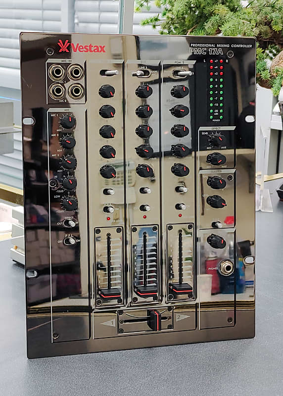 VESTAX PMC-17A 3チャンネル仕様 3バンドEQ アナログミキサー VESTAX PMC-17A 3チャンネル仕様 3バンドEQ アナログミキサー