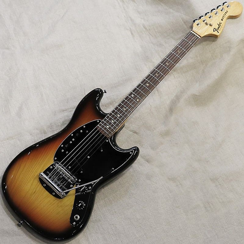 最安値挑戦FENDER USA MUSTANG　77～78年頃のシリアルのギター　USAハードケース付き フェンダー
