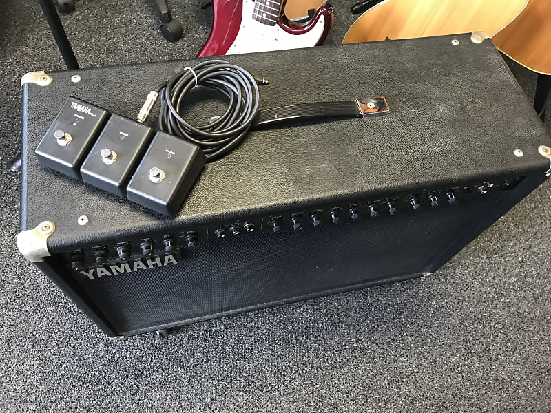 Yamaha VR4000 50-Watt 2x10 Guitar Amplifier with original Foot switch In  Excellent condition