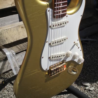 Fender Custom Shop 50th Anniversary 65 Stratocaster in Gold Metallic Relic 2004 image 6