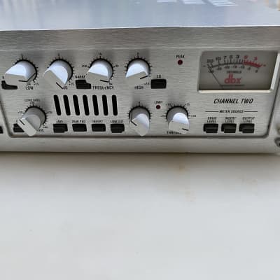 dbx 586 2-Channel Vaccuum Tube Preamplifier 1990s - Silver image 5
