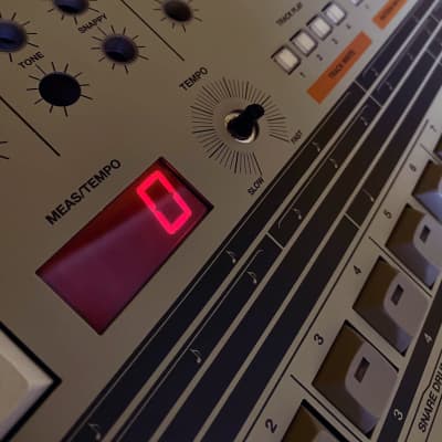 RED Window display for TR-909  COMPATIBLE WITH SR-909 / RE-909