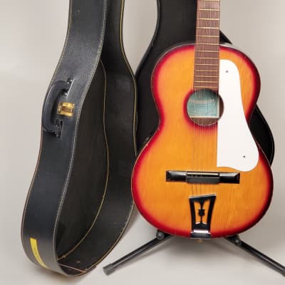 Antigua Casa Nunez 1950's/60's. A rare guitar with a Classical neck and a Parlor body. Read on. RARE image 2