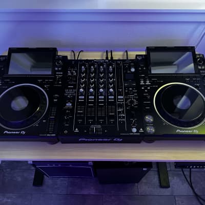 Pioneer DJ CDJ-3000 Professional DJ Multiplayer with 9-Inch Touch