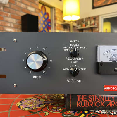 【完動品】CUSTOM AUDIO ELECTRONICS V-COMP（箱付） 値下げ交渉可CUSTOM AUDIO ELECTRONICS V-COMP箱付 - メルカリ
