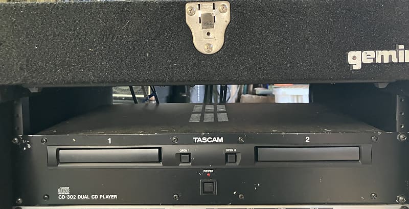 CD-302 | Dual Deck DJ CD System | TASCAM | International Website