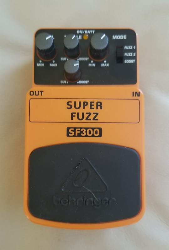 Behringer SF300 Super Fuzz Pedal Reverb
