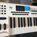 M-Audio Axiom Pro 61 2014 white