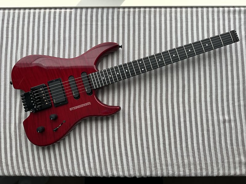 STEINBERGER USA GM4TA ヘッドレスギターの内部公開