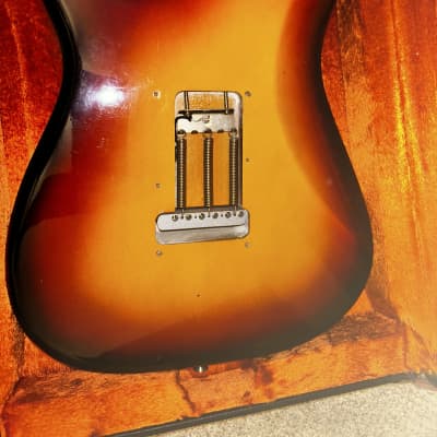 Fender American Vintage '65 Stratocaster 2013 - 2016 - 3-Color Sunburst image 9