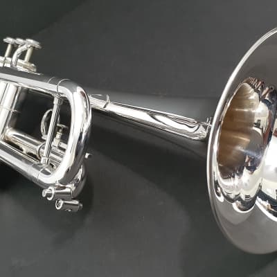 Getzen Eterna 770 Select Trumpet ,2 Mutes, 2 Mouthpieces & Case Silver image 15