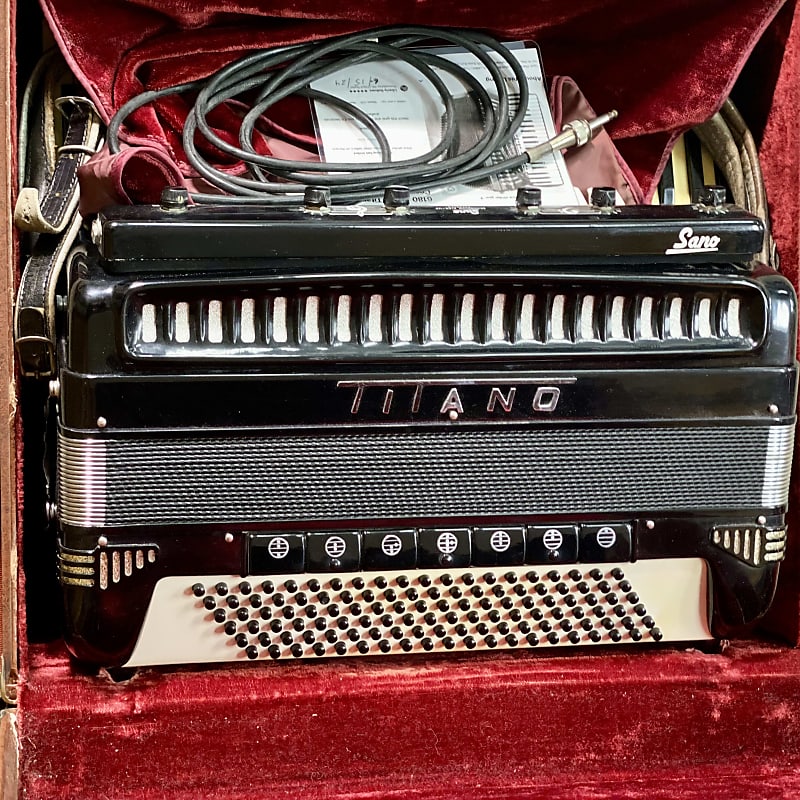Titano cosmopolitan accordion top
