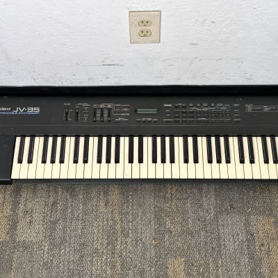 Roland JV-35 Keyboard Synthesizer Expandable