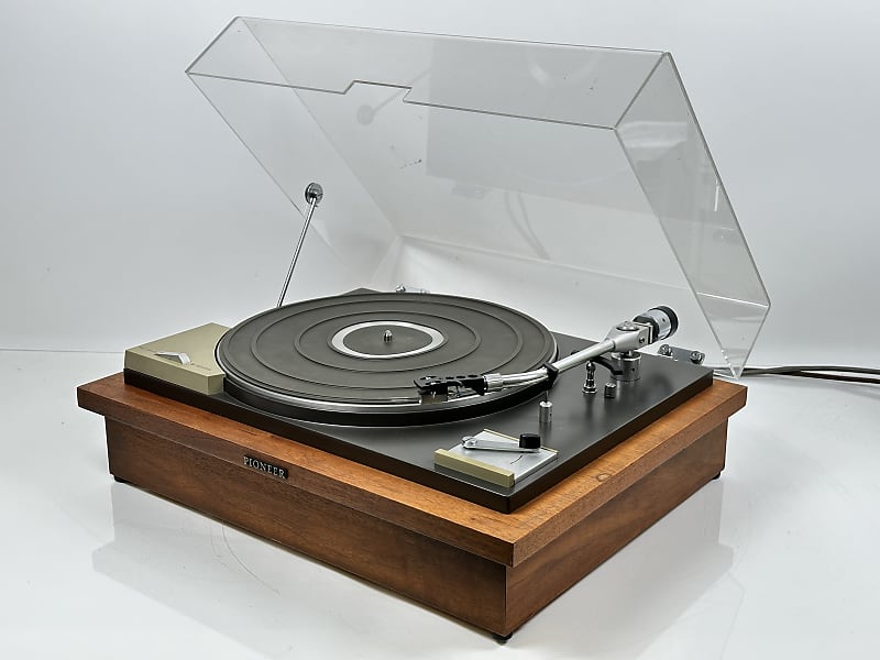 Pioneer PL-31 Turntable Manual Belt-Drive Wood Cabinet Audio Player Recorder  			