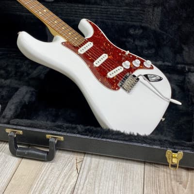 Mint 2022 Fender Player Stratocaster Polar White with | Reverb Canada