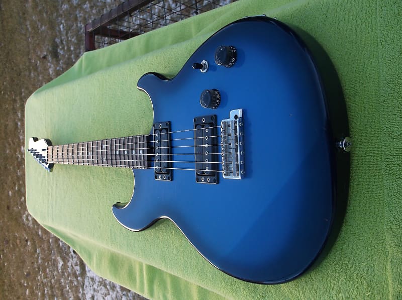 Yamaha SE300H Blueburst Electric Guitar with Hard Reverb Canada
