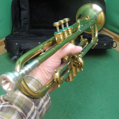 Huttl Line 800 Trumpet - Excellent & Reconditioned - Protec