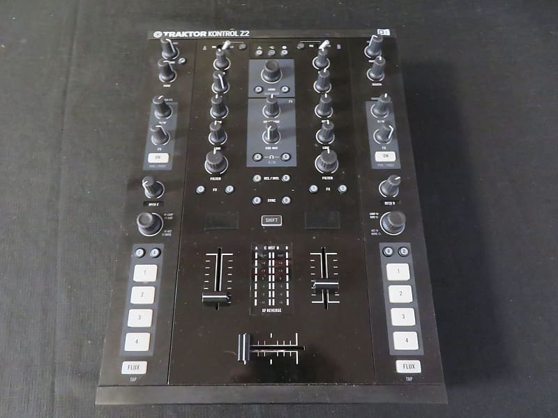 Native Instruments Traktor Kontrol Z2 DJ Controller (Richmond, VA)