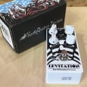 Earthquaker Devices Levitation White and black