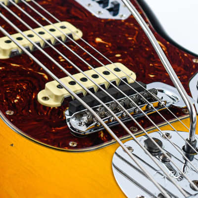 Fender Custom Shop B3 Bass VI Journeyman 3 Tone Sunburst image 7