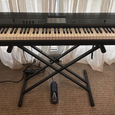 (Working but malfunctioning) Korg KROME 88-Key Synthesizer Workstation 2010s - Black