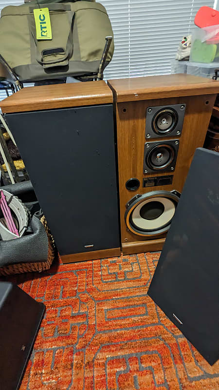Pair of Fisher STV-758 Speakers (Totally 80s)  			