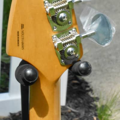 Fender Vintera '60s Mustang Bass 2019 - Present - 3-Color Sunburst image 11