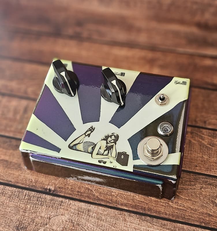 Hello Sailor Effects Rangemaster Aged Flip paint rising sun Reverb
