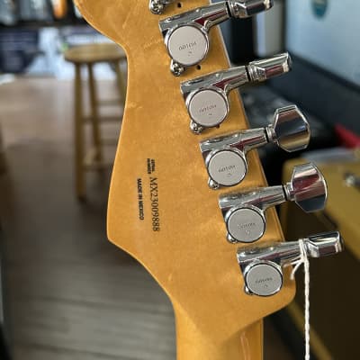 Fender Kurt Cobain Jaguar  3-Color Sunburst  #MX23009888 9 lbs  3.5 oz. image 12