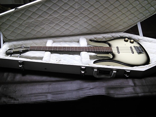 Danelectro longhorn bass outlet case