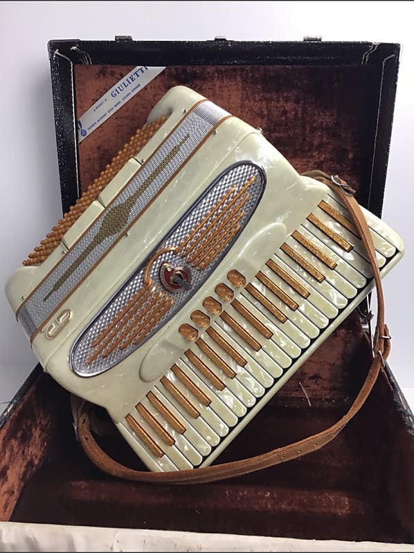 GIULIETTI ACCORDION M52 1970-2000s | Reverb GIULIETTI ACCORDION M52 1970-2000s | Reverb