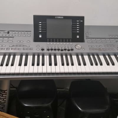 Yamaha Tyros5 76-Key Arranger Workstation Keyboard 2010s - Silver