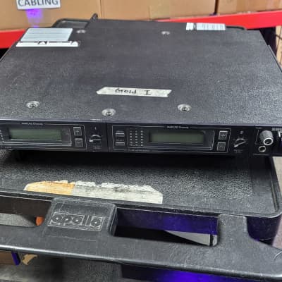 Shure U4D-UA Dual Wireless Receiver with U1-UA belt packs