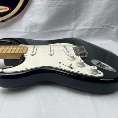 Fender Standard Stratocaster Guitar MIM Mexico - Lefty Left-Handed LH 2000 - 2001 - Black / Maple fingerboard image 8
