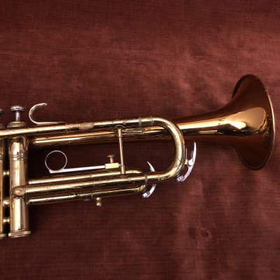 Conn 1050B Bb Student Trumpet w/ Case, Mouthpiece, Mute & Accessories image 5