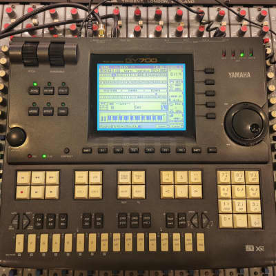 Yamaha QY700 1998