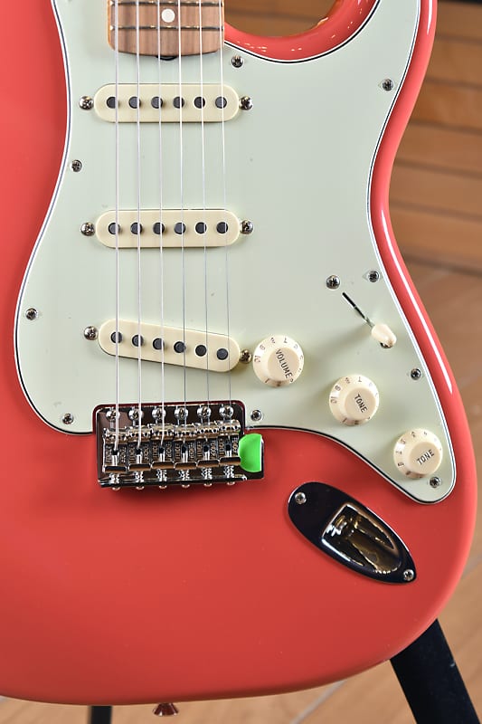 ギター Fender Mexico Stratocaster Lacquer Fender Mexico '60s Stratocaster Lacquer Fiesta Red | Reverb