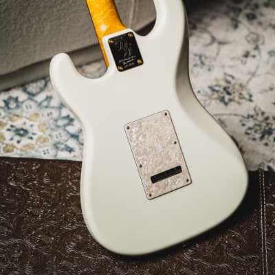 Don Grosh 30th Anniversary Limited Edition NOS Retro SSH-Olympic White w/Highly Figured 5A Roasted Birdseye Maple Neck, Indian Rosewood Fingerboard & Gold Hardware imagen 7