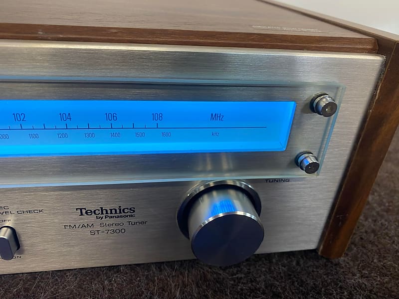 Vintage Technics ST-7300 AM/FM Stereo Tuner (1976-79). Serviced!