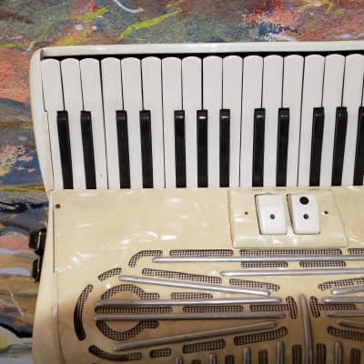 Vintage Universal Accordion Mod. 2420 120 Bass Keys w/ Hard Case (Used) "Made In Italy" SOLD AS IS image 6