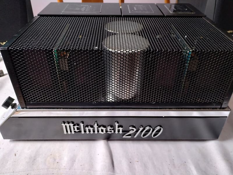 McIntosh MC 2100 amplifier in very good condition - 1980's