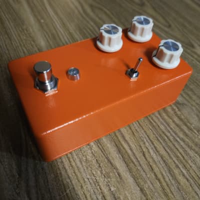 Percussive Tremolo Boost Pedal - Hummingbird image 4