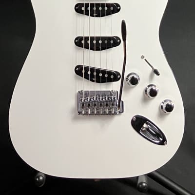Fender Aerodyne Special Stratocaster Electric Guitar Bright White Finish w/ Gig Bag for sale