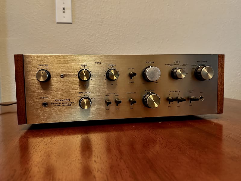Pioneer SA-800 (1975) – Walnut with Silver Finish – Vintage Integrated Amplifier  			