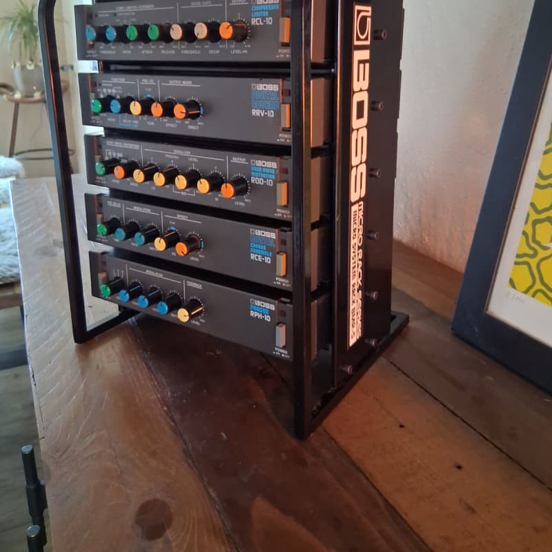 Boss Micro System Rack BMR-5 mit fünf Micro Rack Series Effektgeräte  Mitte 80ger - Schwarz
