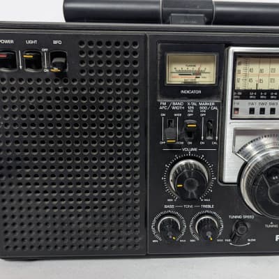Vintage Panasonic RF-2200 8 Band Short Wave Double Superheterodyne Radio  TESTED