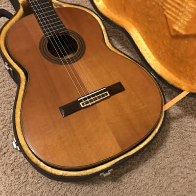 Yamaha C-300 concert classical guitar 1970s made in Japan with excellent original hard case image 4