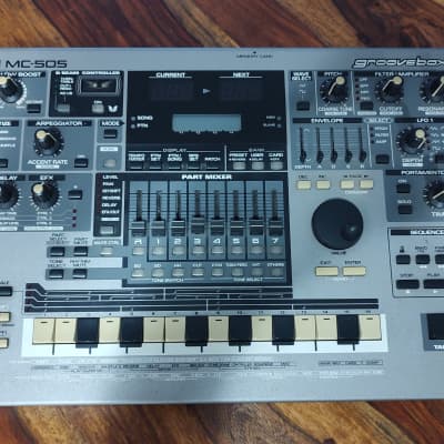 Roland MC-505 Groovebox 1998 - 2002 - Gray